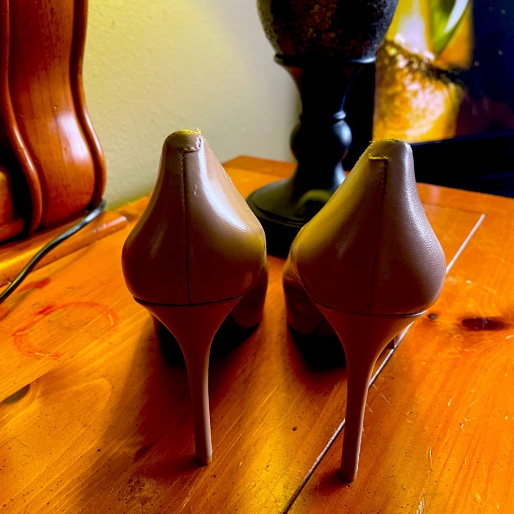 High heels - Picture 3 of 3